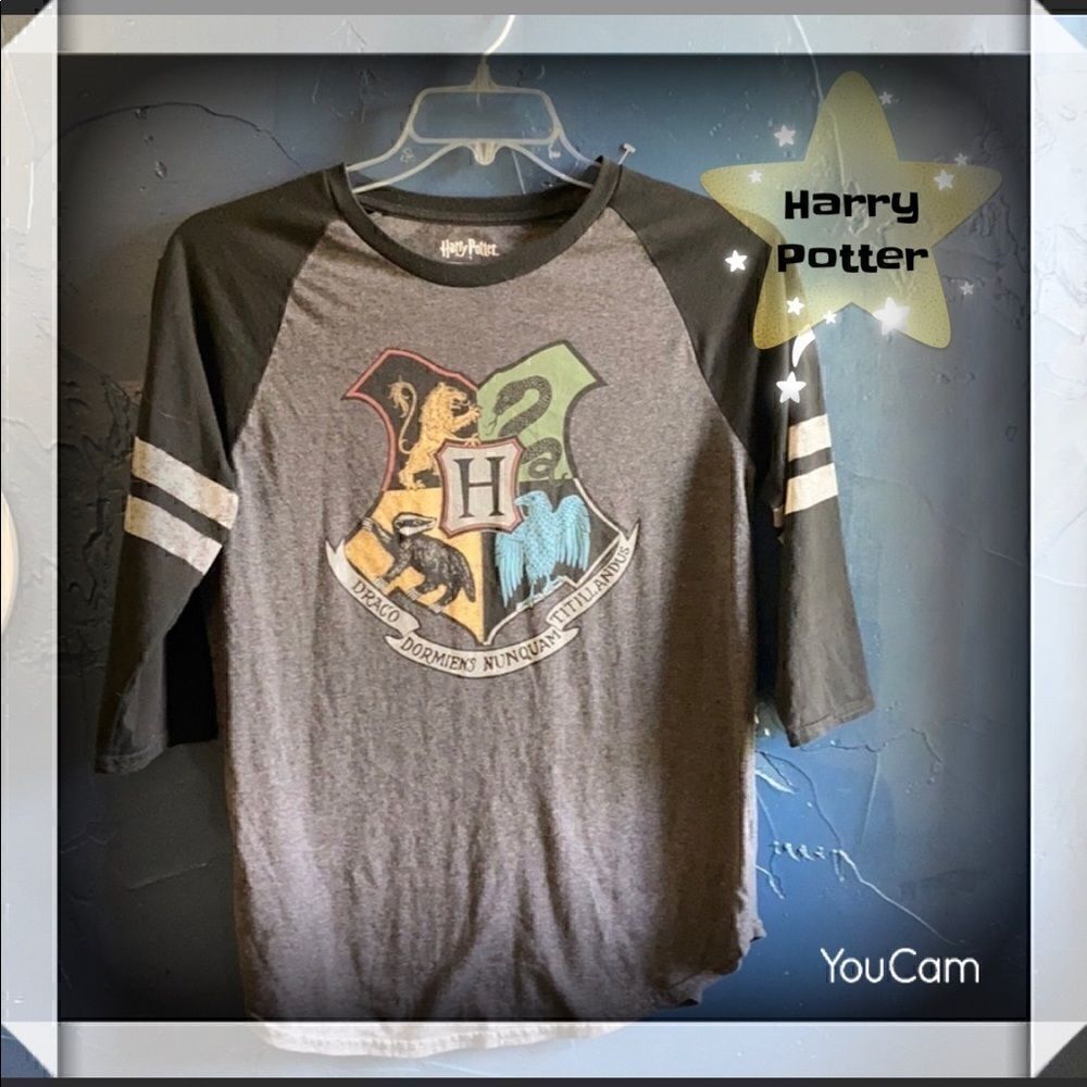 🎁🎁 HARRY POTTER SHIRT SIZE SMALL!!